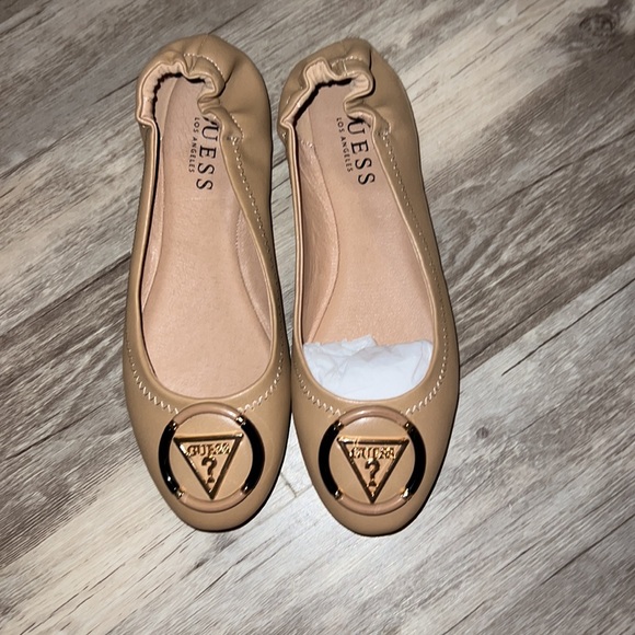 Guess flats - Picture 2 of 3